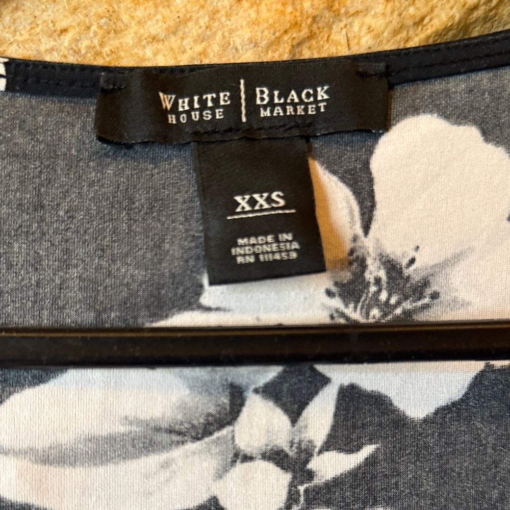 White House Black Market Monochrome Floral Top - Picture 2 of 4